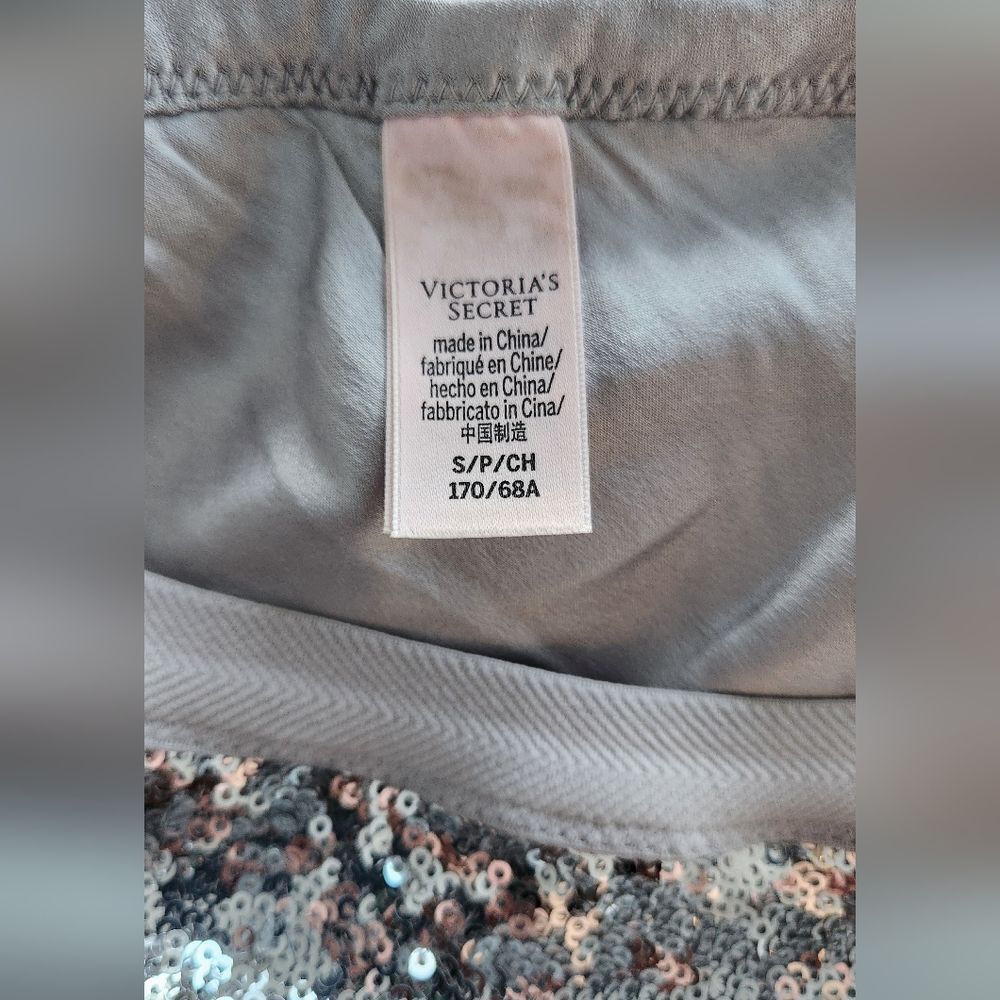 NWOT Victoria Secret silver sequin skirt - Size Small - Picture 5 of 9
